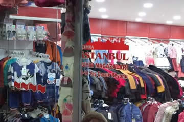 İstanbul Giyim Mağazası Çocuk Bölümü
